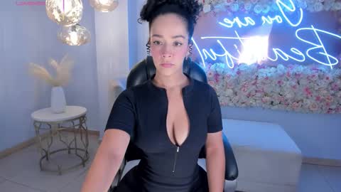 Snapshot of alessaromero chatting on October 7, 7:18 pm ALESSA ROMERO online show from October 7, 7:18 pm