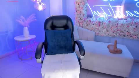 Snapshot of alessaromero chatting on October 9, 8:24 pm ALESSA ROMERO online show from October 9, 8:24 pm