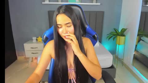 A L E S S I A online show from February 5, 9:07 pm