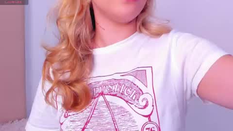 Alessia Moon online show from July 7, 12:30 pm