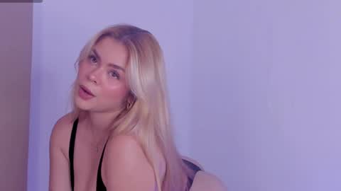 Alessia Moon online show from June 2, 8:10 pm