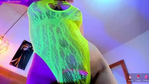 Snapshot of alesziarose chatting on September 24, 9:14 pm Aleszia online show from September 24, 9:14 pm