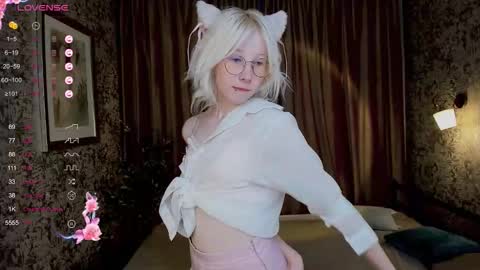 Lola online show from October 8, 3:16 pm