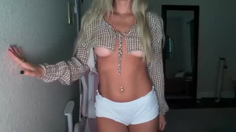 alex  online show from October 25, 11:11 pm