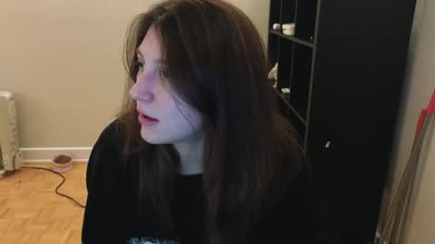 Snapshot of alexa_dream chatting on December 28, 3:04 am dont be afraid to click social media link its working just click on that online show from December 28, 3:04 am