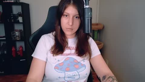Snapshot of alexa_dream chatting on September 13, 12:07 am dont be afraid to click social media link its working just click on that online show from September 13, 12:07 am