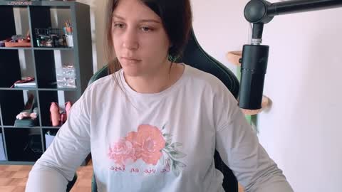 Snapshot of alexa_dream chatting on September 16, 8:50 pm dont be afraid to click social media link its working just click on that online show from September 16, 8:50 pm