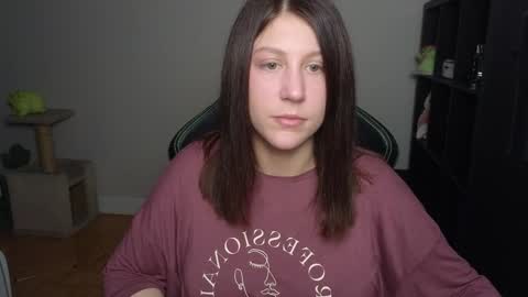 Snapshot of alexa_dream chatting on February 7, 11:24 pm dont be afraid to click social media link its working just click on that online show from February 7, 11:24 pm