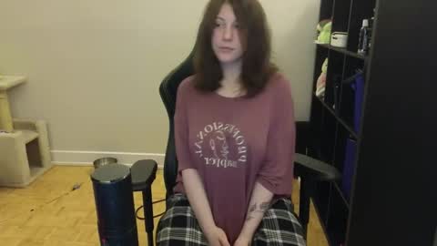 Snapshot of alexa_dream chatting on February 4, 2:39 am dont be afraid to click social media link its working just click on that online show from February 4, 2:39 am