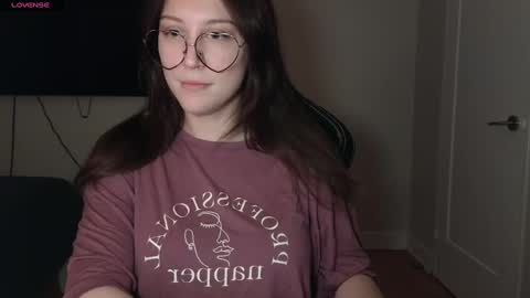 Snapshot of alexa_dream chatting on December 17, 12:45 am dont be afraid to click social media link its working just click on that online show from December 17, 12:45 am