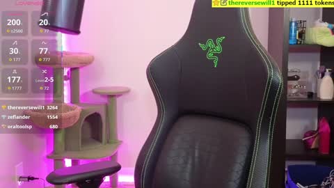 Snapshot of alexa_dream chatting on October 5, 12:04 am dont be afraid to click social media link its working just click on that online show from October 5, 12:04 am
