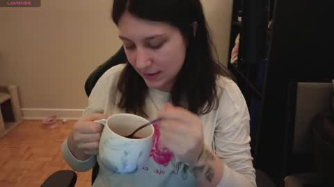 Snapshot of alexa_dream chatting on January 15, 12:41 am dont be afraid to click social media link its working just click on that online show from January 15, 12:41 am