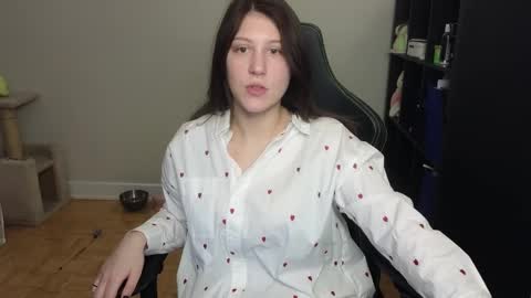 Snapshot of alexa_dream chatting on February 2, 2:27 am dont be afraid to click social media link its working just click on that online show from February 2, 2:27 am