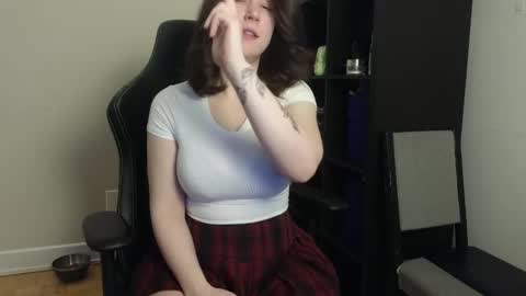 Snapshot of alexa_dream chatting on January 30, 12:50 am dont be afraid to click social media link its working just click on that online show from January 30, 12:50 am