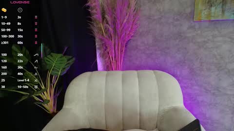 alexa_foxx27 online show from November 10, 8:37 pm