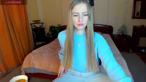 Snapshot of alexa_glory chatting on January 19, 11:23 am Alexa online show from January 19, 11:23 am