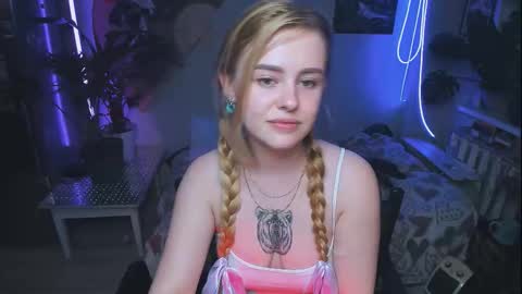 Snapshot of alexa_pirs chatting on October 4, 10:03 pm alexa_pirs online show from October 4, 10:03 pm