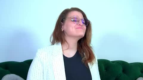 AlexaAvery online show from May 29, 6:44 am