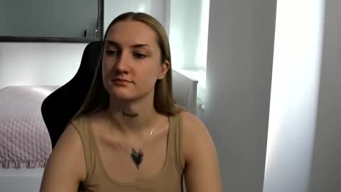 Snapshot of alexafragile chatting on October 14, 12:52 pm Alexa online show from October 14, 12:52 pm