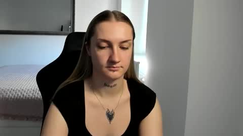 Snapshot of alexafragile chatting on October 15, 2:41 pm Alexa online show from October 15, 2:41 pm