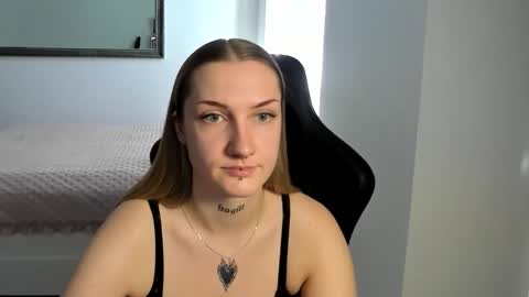Snapshot of alexafragile chatting on September 25, 1:21 pm Alexa online show from September 25, 1:21 pm