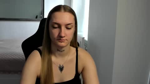 Snapshot of alexafragile chatting on October 7, 12:09 pm Alexa online show from October 7, 12:09 pm