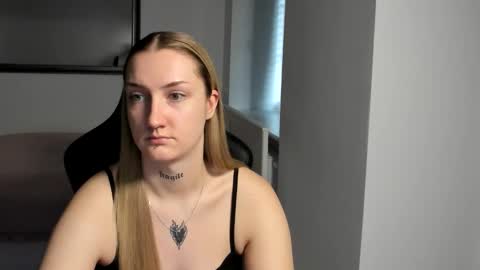 Snapshot of alexafragile chatting on October 9, 12:31 pm Alexa online show from October 9, 12:31 pm