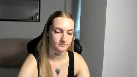 Snapshot of alexafragile chatting on September 30, 2:01 pm Alexa online show from September 30, 2:01 pm