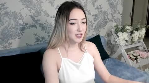 Snapshot of alexajang chatting on December 9, 3:33 pm AlexaJang online show from December 9, 3:33 pm