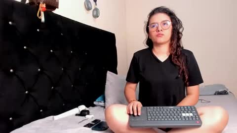 Snapshot of alexandra_clauss chatting on September 18, 4:49 pm alexandra clauss online show from September 18, 4:49 pm