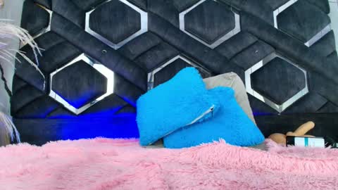 Alexa Smith  online show from November 25, 9:22 am