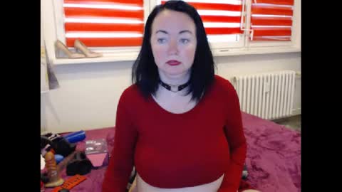 Snapshot of alexie33 chatting on February 13, 10:02 am alexie33 online show from February 13, 10:02 am