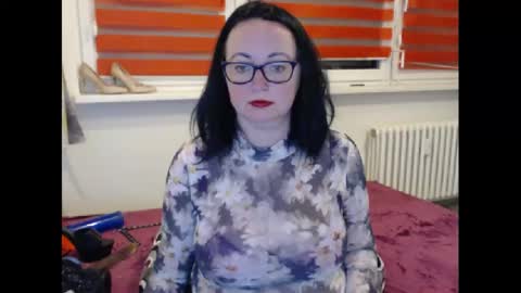Snapshot of alexie33 chatting on February 10, 6:03 pm alexie33 online show from February 10, 6:03 pm