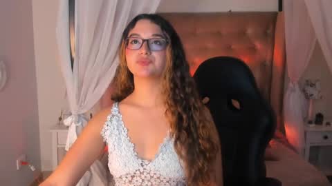 alexis_scott__ online show from May 24, 7:29 am