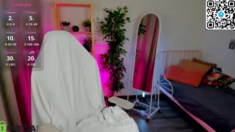 Alexis   Mon Tue Wed Thu Fri 7 GMT 0100am-0700am  online show from January 11, 11:43 pm