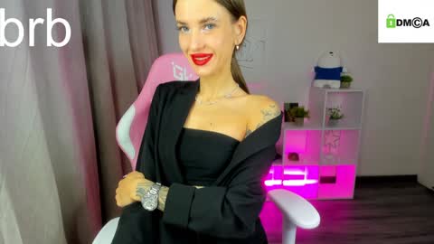 Snapshot of alexisl0ve chatting on December 10, 8:27 pm Alexis Mon Tue Wed Thu Fri 7 GMT 0100am-0700am online show from December 10, 8:27 pm
