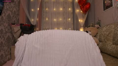 Snapshot of alexissadele chatting on December 23, 1:18 am Amely online show from December 23, 1:18 am