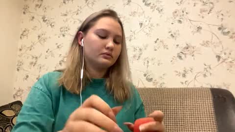 Snapshot of alfrediacancer chatting on October 18, 11:13 am Kate online show from October 18, 11:13 am