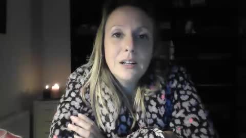 Snapshot of alice8363 chatting on December 28, 6:08 pm Alice online show from December 28, 6:08 pm