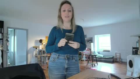 Snapshot of alice8363 chatting on December 3, 9:09 am Alice online show from December 3, 9:09 am