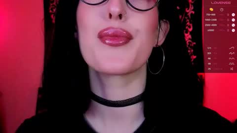 Snapshot of alice___mistress chatting on October 19, 12:45 am Miss Alice online show from October 19, 12:45 am