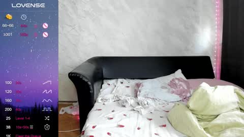 Snapshot of alice_allens chatting on October 3, 10:53 am Alice online show from October 3, 10:53 am