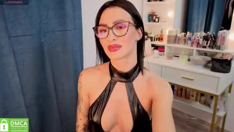 A R Y A  T I A online show from December 15, 9:20 pm