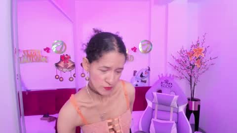 Snapshot of alice_candace chatting on December 26, 12:16 pm Alice online show from December 26, 12:16 pm