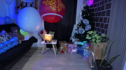 Snapshot of alice_star7 chatting on December 15, 12:17 pm Alice online show from December 15, 12:17 pm