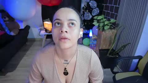 Snapshot of alice_star7 chatting on December 19, 11:25 pm Alice online show from December 19, 11:25 pm