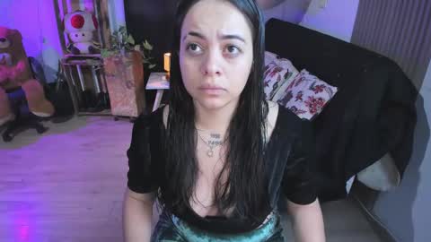 Snapshot of alice_star7 chatting on February 3, 12:47 pm Alice online show from February 3, 12:47 pm