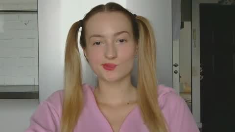 Snapshot of alice_sweet_01 chatting on September 28, 2:55 pm Alice online show from September 28, 2:55 pm