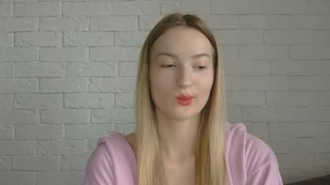 Snapshot of alice_sweet_01 chatting on October 3, 2:44 pm Alice online show from October 3, 2:44 pm
