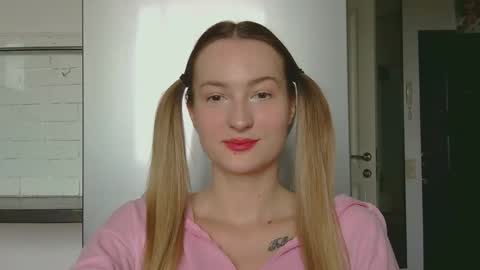 Snapshot of alice_sweet_01 chatting on September 24, 8:46 am Alice online show from September 24, 8:46 am